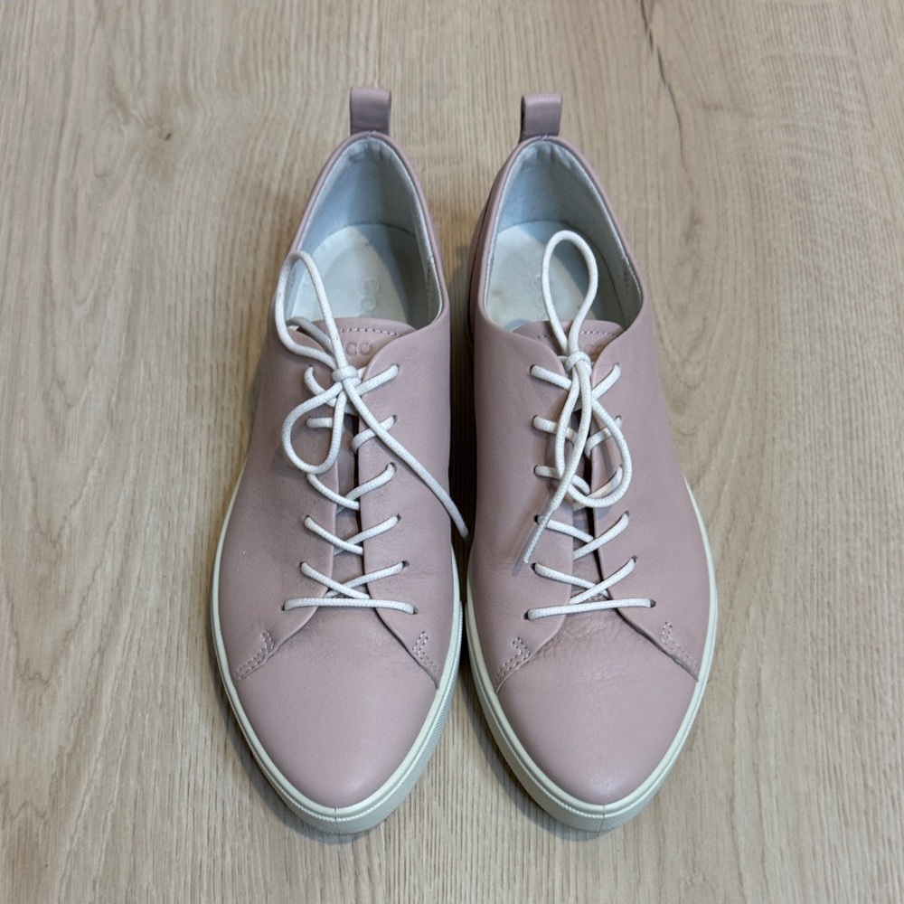 Ecco Women's Soft Leather Walking Shoes - Blush Pink Size 39EU/8US - Like New